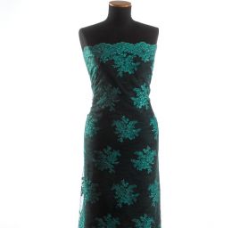 Krajka na vzorovém tylu květy smaragdově zelená