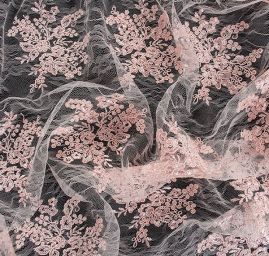 Krajka na vzorovém tylu květy pastel růžová