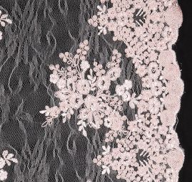 Krajka na vzorovém tylu květy pastel růžová