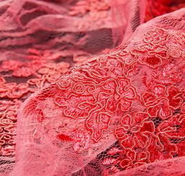 Krajka na vzorovém tylu květy malinovorůžová