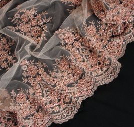 Krajka výšivka na tylu s korálky rokajlem tělová/stříbrná