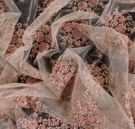 Krajka výšivka na tylu s korálky rokajlem tělová/stříbrná