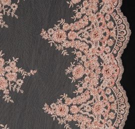 Krajka výšivka na tylu s korálky rokajlem tělová/stříbrná