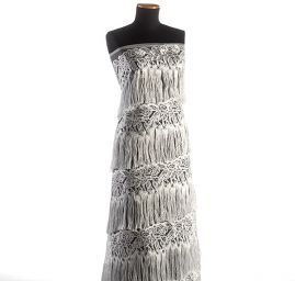 Krajka výšivka na tylu s třásněmi bílá