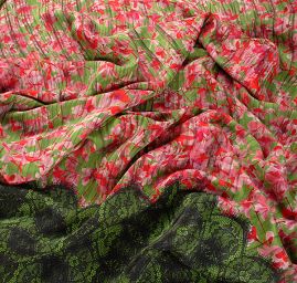 Hedvábný atlas květinový motiv/krajka olivová