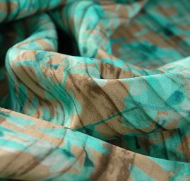 Hedvábný atlas květinový motiv/krajka krémová