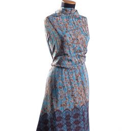 Hedvábný atlas květinový motiv/krajka modrá