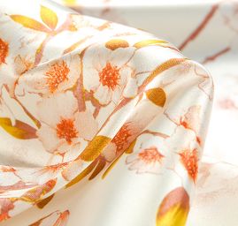 Atlas variace kimono květy slonová kost