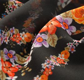 Žoržet variace kimono květy bordura černá