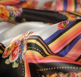 Atlas šátkový motiv bílý malý