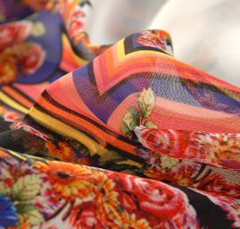 Žoržet šátkový motiv bílý malý