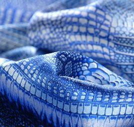 Hedvábný atlas krajkový motiv vlnek