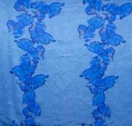 Atlas motiv velkých květů modrá