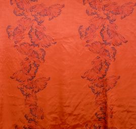 Atlas motiv velkých květů červená