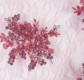Krajka na vzorovém tylu květy purpurová/fialová