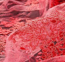 Krajka na vzorovém tylu květy malinová/fuchsiová