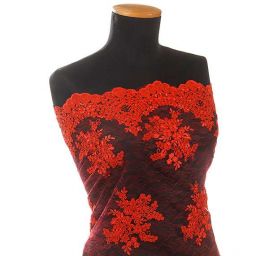 Krajka na nevzorovém tylu červená