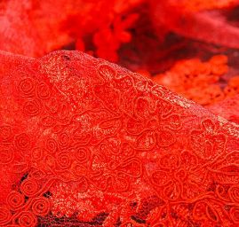 Krajka na nevzorovém tylu červená