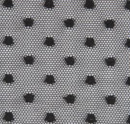 Pružný tyl s vyšitými puntíky v černé barvě