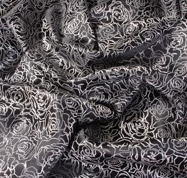 Látka brokát motiv květy černobílá