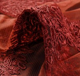 Krajka vlnková výšivka na tylu vínová