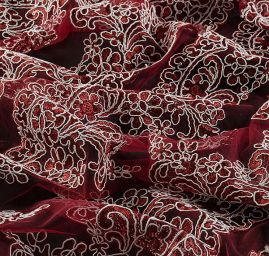 Krajkavlnková výšivka na tylu vínovobílá