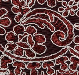 Krajkavlnková výšivka na tylu vínovobílá