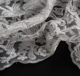 Krajka stříbrná výšivka na tylu květivnoý ornament