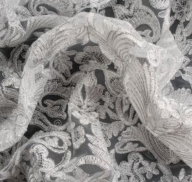 Krajka stříbrná výšivka na tylu květivnoý ornament