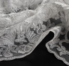 Krajka stříbrná výšivka na tylu květivnoý ornament