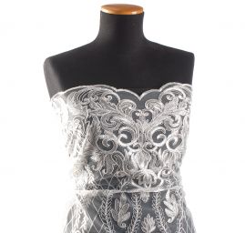 Krajka výšivka na tylu ornament slonová kost