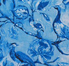 Šifon jemný se vzorem pávů a květin v modrém
