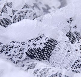 Jemná pružná krajka motiv růže bílá