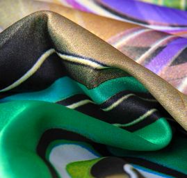 Satén abstraktní vzor "větrníky" zelený