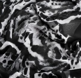 Šifon jemný zvířecí motiv černá šedá