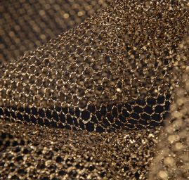 Zlatočerný tyl velká oka