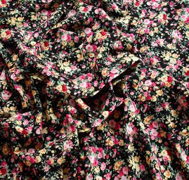 Viskozová letní látka kytičkový motiv černá