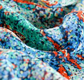 Šifon jemný vzor motýlci mozaika modrý