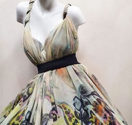 Šifon jemný paisley motiv bordura pastel zelený