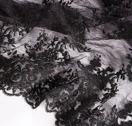 Efektní krajka výšivka na tylu černá