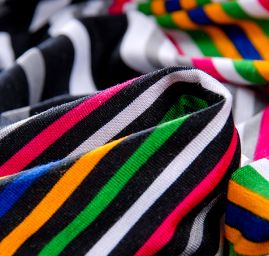 Viskozový úplet proužky červenorůžová