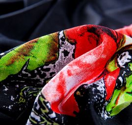 Úplet kupón digitální tisk velké květy červený/černý