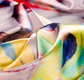 Satén nepružný vzor páv