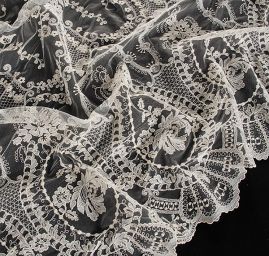 Krajka bordurová výšivka květin na tylu smetanová 