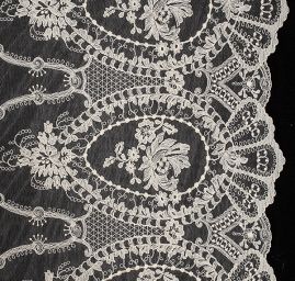 Krajka bordurová výšivka květin na tylu smetanová 