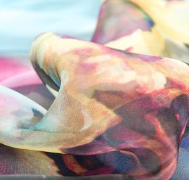 Jemný šifon vzor rozpité květy blankytně modrý