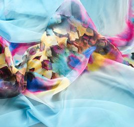 Jemný šifon vzor rozpité květy blankytně modrý