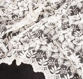 Krajka výšivka na tylu velký květ smetanová