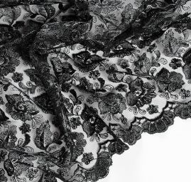 Krajka výšivka na tylu růže černá