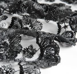 Krajka výšivka na tylu růže černá